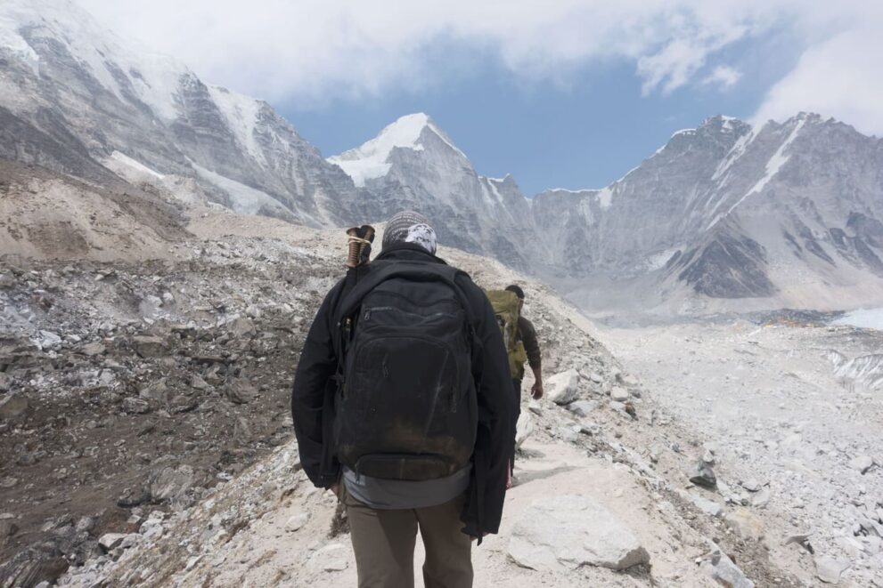 Zwei Wanderer beim Himalaya Trekking