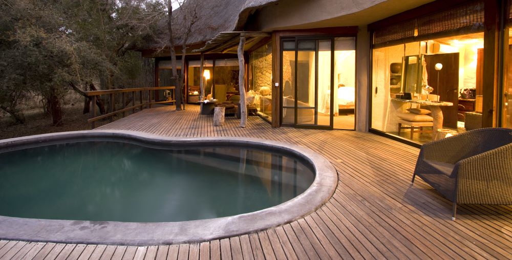 Lodge mit Pool in der Serengeti