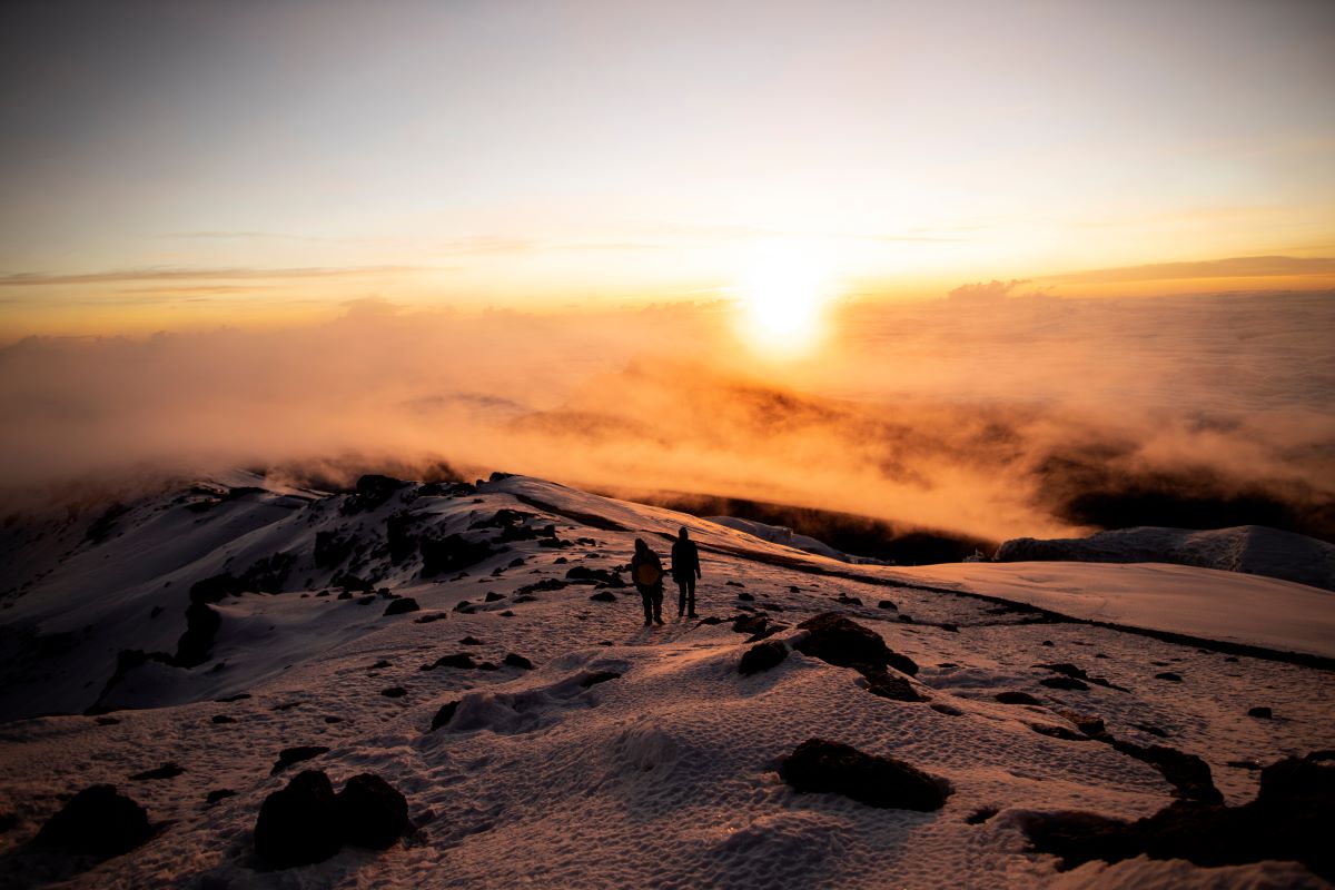 Sonnenaufgang über dem Kilimandscharo Gipfel