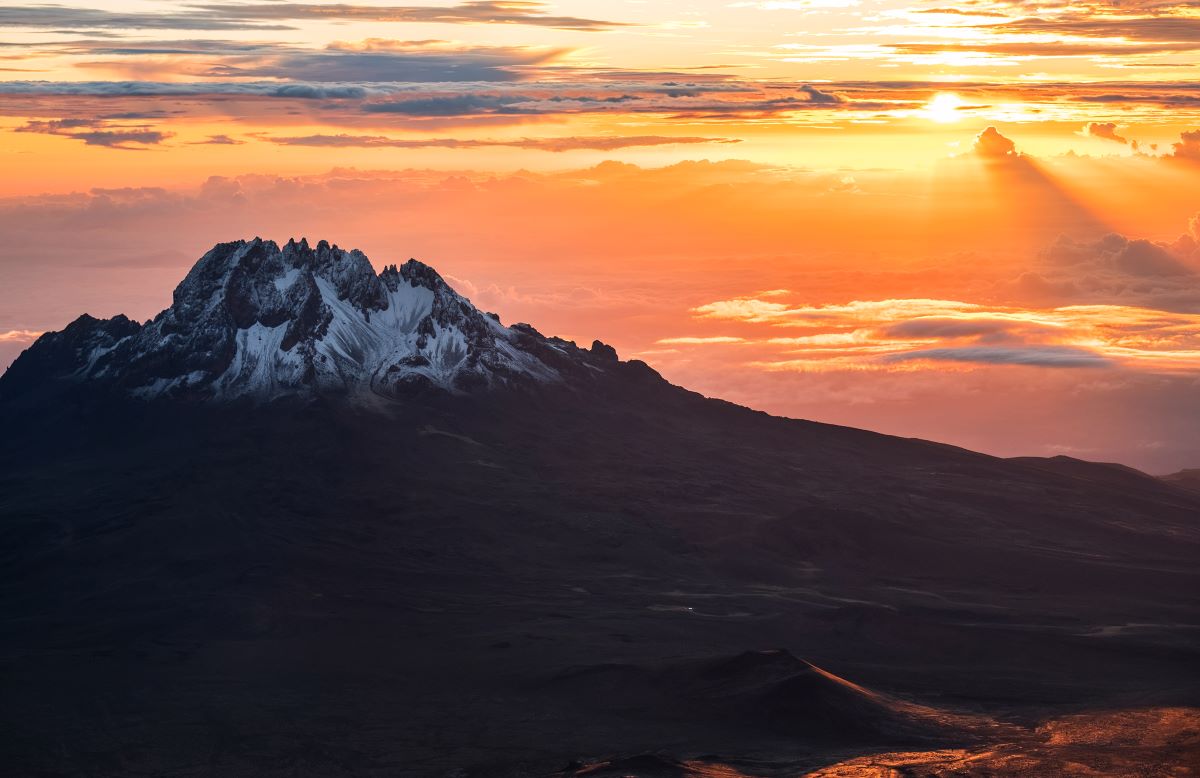 Blick auf den Mawenzi Gipfel bei Sonnenuntergang