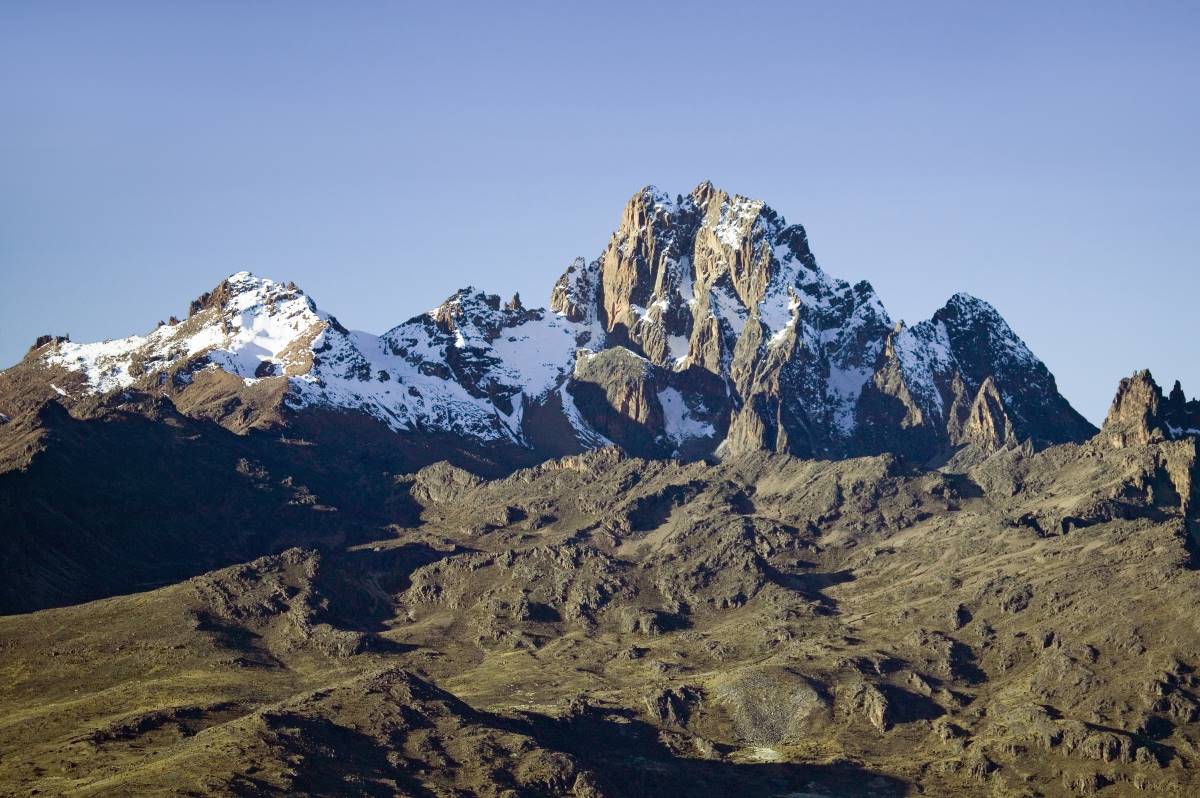 Schneebedeckter Gipfel des Mount Kenya
