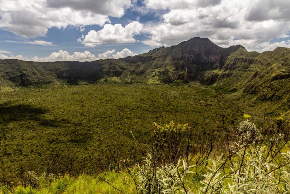 Kraterwand mit Boden im Mount Longonot Nationalpark in Kenia