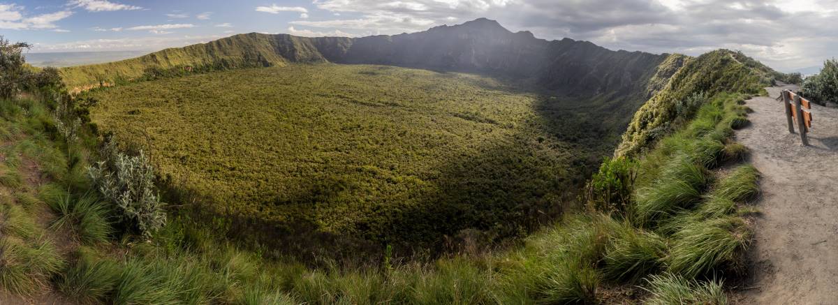 Panorama auf den Krater des Mount Longonot Nationalpark in Kenia