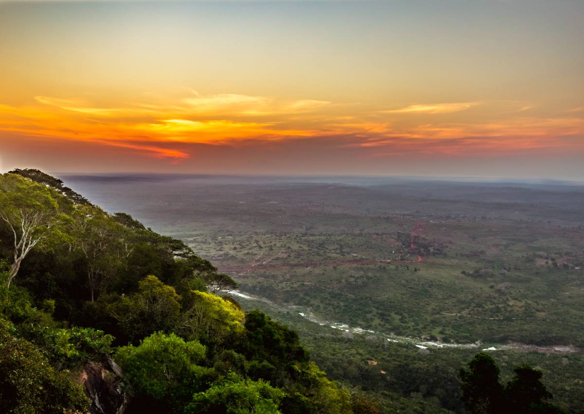 Panorama mit Sonnenuntergang im Shimba Hills Nationalreservat