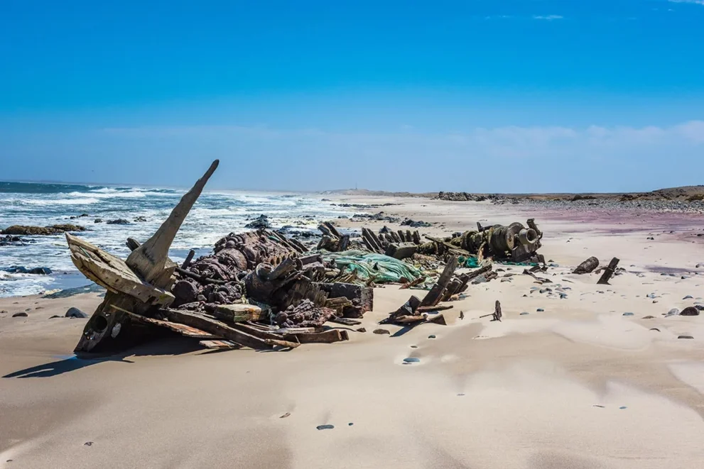 Schiffwrack an der Küste im Skeleton Coast Nationalpark.