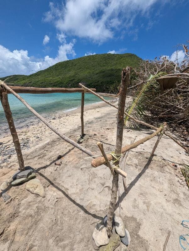 Shelterbauen gestrandet auf der Karibikinsel
