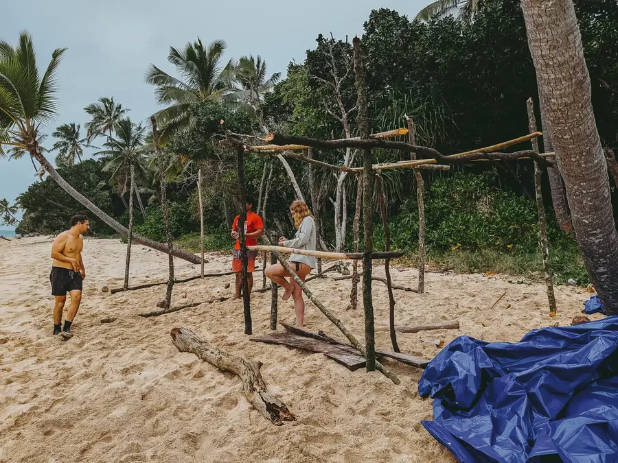 Unterkünfte bauen im Survival auf einer einsamen Insel